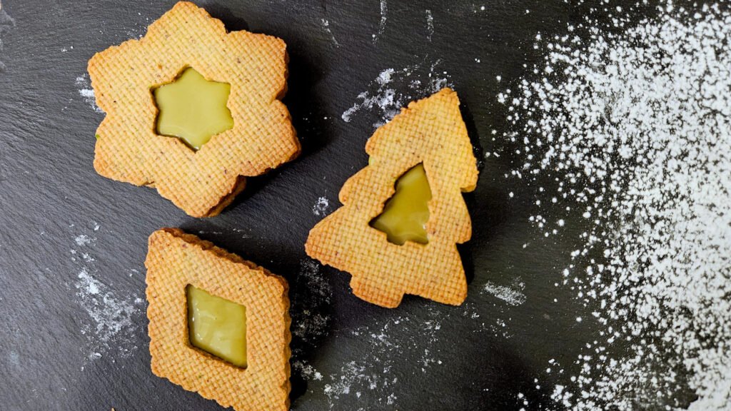 pistaciniai-linzer-sausainiai-receptas